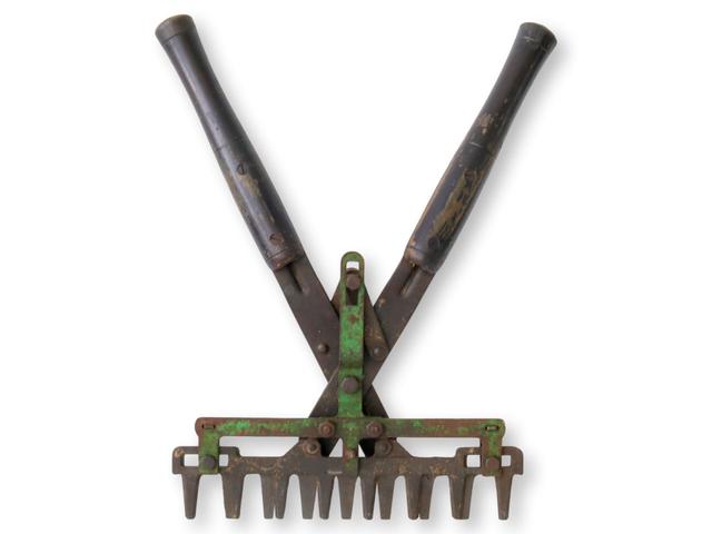 Antique English Garden Hedge Trimmer - Rose Victoria - Brown