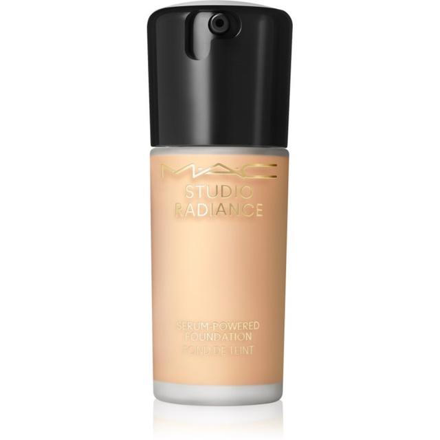 MAC Cosmetics Studio Radiance Serum-Powered Foundation hydrating foundation shade NC18 30 ml