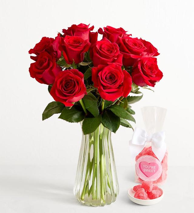 1-800-Flowers Flower Delivery Full Of Love Red Roses 12 Stems W/ Clear Vase & New Candy