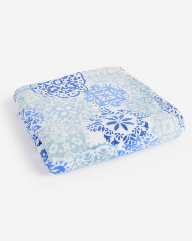 Light Blue Medallion Luxury Throw Blanket