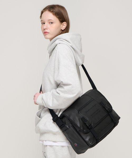 Clap Clap Cross Messenger Bag (Jet Black) [BLACK]