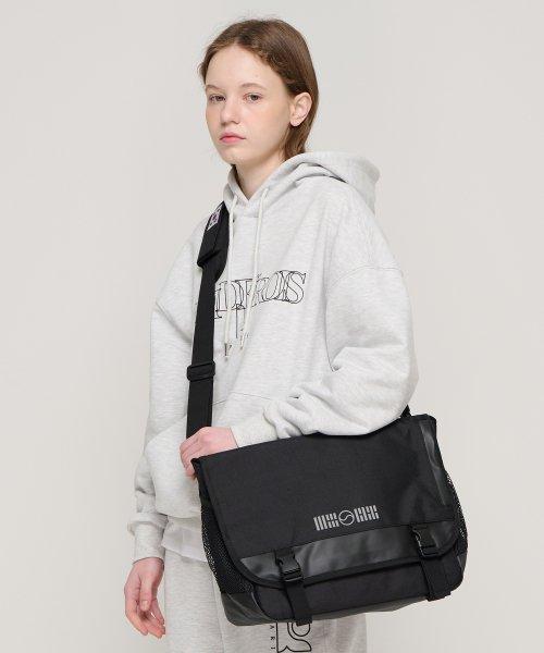 Signature Logo Taegeukgi Cross Messenger Bag (Korea) [BLACK]