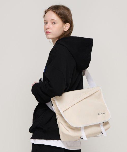 Needed Cross Messenger Bag (Ivory) [IVORY]