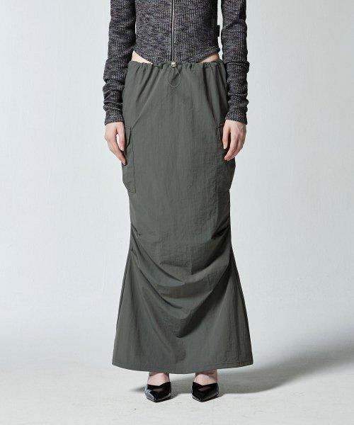 PARACHUTE LOW-RISE CARGO SKIRT - CHARCOAL [DARKGREY]