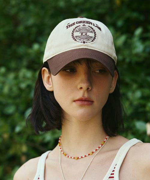 Emblem embroidery color combination ball cap [brown] [BROWN]