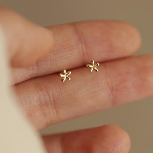 TEMU Ear Piercing Small Ear Studs Exquisite Mini Small Flower Earrings
