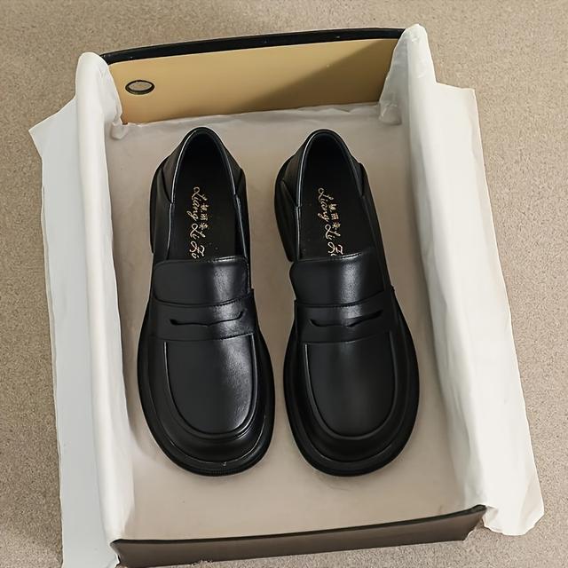 TEMU Chaussures noires en similicuir pour femmes, style , nouveautés automne-hiver 2023, comprenant des moccasins plats disponibles en tailles plus grandes de 41 à 43, chaussures pour femmes