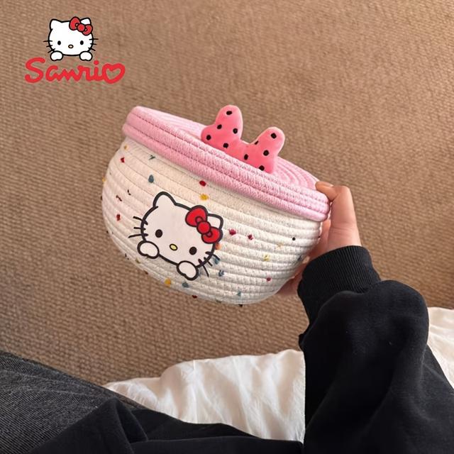 TEMU سلة تخزين منسوجة وردية لطيفة بتصميم هيلو كيتي - منظم سطح مكتب كرتوني مزخرف ذو سعة كبيرة مع غطاء