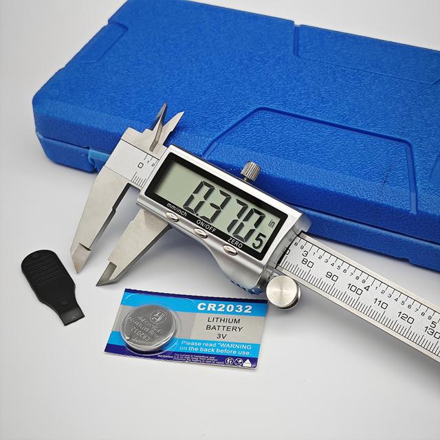 TEMU La calibradora digital LCD de pantalla larga un cuerpo de acero inoxidable que mide 150 mm, con un carcasón de aleación de y una precisión de medición de 0.001 pulgadas