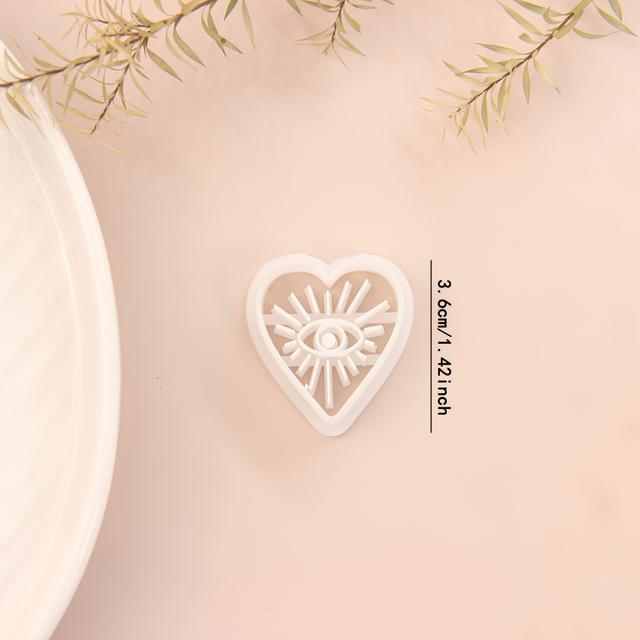 TEMU ชุดตัดดินโพลิเมอร์สร้างสรรค์รูปหัวใจและตา - ชุดทำเครื่องประดับพลาสติกที่ไม่เหมือนใคร พร้อมเครื่องมือตัดดินโพลิเมอร์ที่ผสมผสานดีไซน์ตาและหัวใจ เหมาะสำหรับธีมไซไฟและงานแต่งงาน