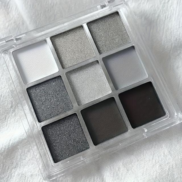 TEMU Una paleta con para un look de ojos cenicientos, que negro, plateado, y , diseñada para un maquillaje de ojos único. un acabado mate y de fríos e impermeable.