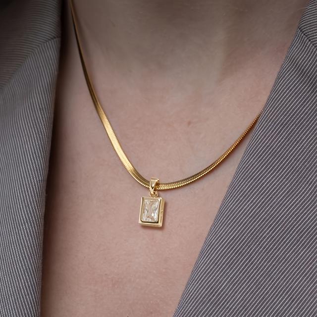 TEMU Stílusos és klasszikus, négyzet alakú réz medál, rozsdamentes acél pengéjű lánc nyaklánc nőknek, tökéletes mindennapi viseletre.