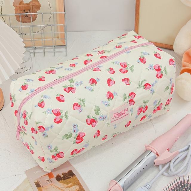 TEMU Söt Jordgubbsmönstrad Quiltad Hårfön/Bågsvampväska, Förvaringsväska med , Förvaringsväska för Bågsvamp, Toalettväska, Stor Sminkväska, Rymmer Bågverktyg (Bågsvamp, Hårfön), Plattång, Julklapp