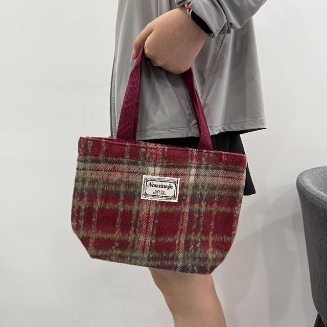 TEMU 여성용 대형 레드 체크 토트백 - 아카데믹 스타일 트위드 숄더백, 지퍼 클로저 및 매력적인 스트랩, 사계절 폴리에스터 원단, 세탁기 사용 가능, 출퇴근 및 여행용 넉넉한 작업 가방 - 블루 & 브라운 플레디 디자인