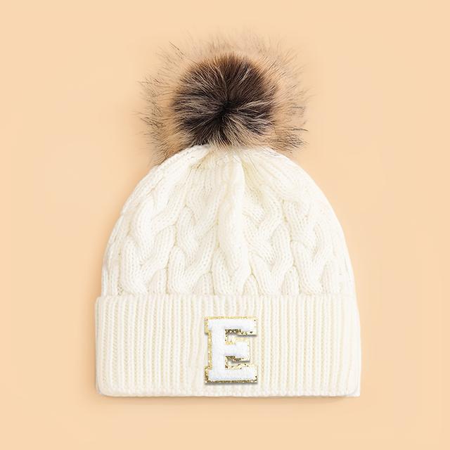 TEMU Čepice písmeny a třásněmi, vyrobená z měkkého a pohodlného pleteného materiálu. Je stylová, univerzální a hřejivá, ideální na zimu. Vhodná pro kluky i holky na každodenní vycházky a skvělý dárek.