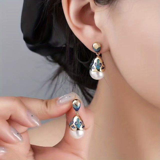 TEMU A Pair Of Elegant Vintage Enamel Earrings With A Fashionable Oil , Suitable For Everyday And Festive Occasions, Making Them A Perfect Gift For Birthdays And Special Celebrations