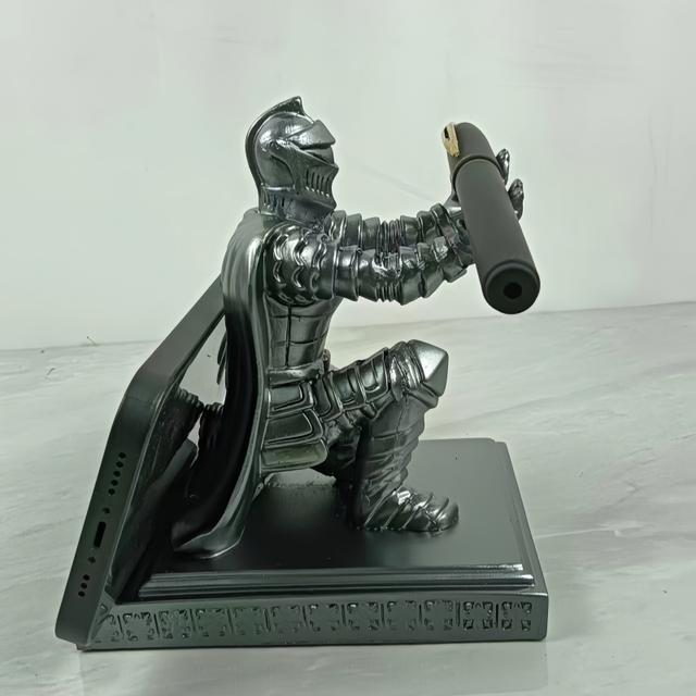 TEMU 1 Stück Resin Knight Telefonhalter mit Stifthalter, dekorative Kunststatue, ideal für Partys, Weihnachten, Halloween, Ostern, Valentinstag, Abschlussgeschenke, kein erforderlich
