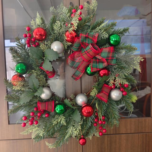 TEMU Dieser traditionelle Türkranz, handgefertigt mit lebendigem Rot, Smaragdgrün schimmernden silbernen Dekorationselementen, ist die perfekte Weihnachtsdekoration