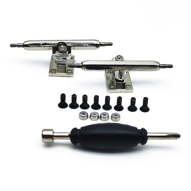 TEMU En fingerbräda lastbil som är 34 mm , med en enkel och en hexagonal design