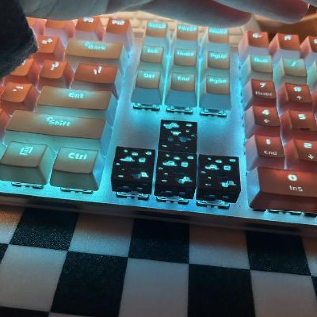 TEMU Juego de 4 teclas de mineral estilo pixel para teclados mecánicos, con diseños transparentes. Ideal para diferentes tipos de teclados y perfecto como regalos elegantes o sorpresas de