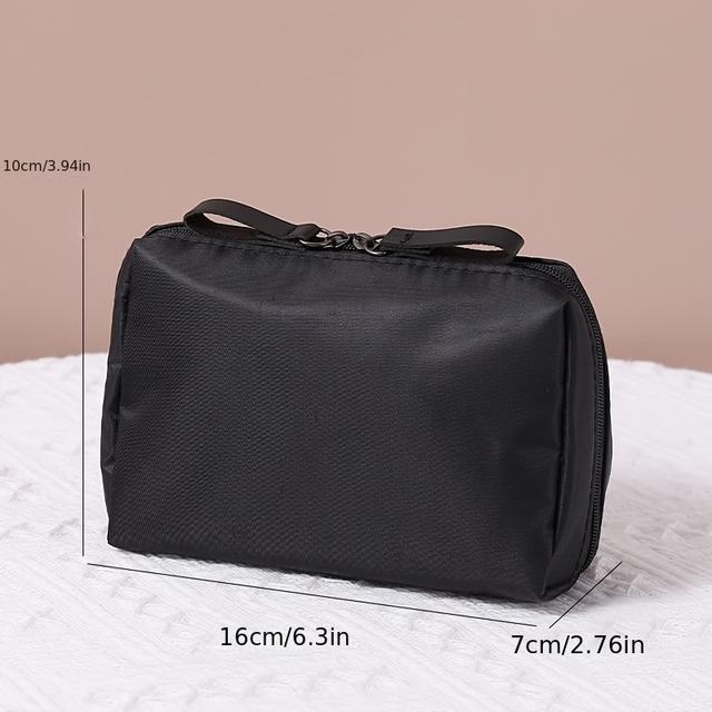 TEMU Compact Lipstick Makeup Pouch With A Simple Zipper Design, Available In . Travel And Outdoor Use, This Small Yet Convenient Bag Is An Essential For Daily