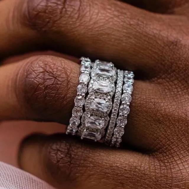 TEMU Set med 4 utsökta ringar med glänsande zirkonia, för kvinnor på bröllop, banketter eller fester. En fantastisk stapelringgåva för Alla hjärtans dag eller årsdagar.