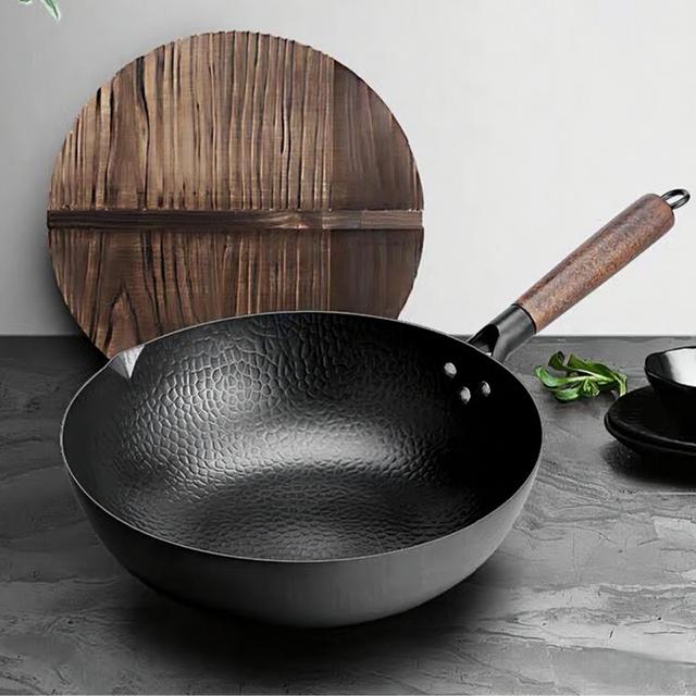 TEMU Cast Iron Pot - , Versatile Metal Wok Featuring A Wooden Handle, Easy To Clean, Perfect For Home And Outdoor Cooking, Ideal For Christmas And Halloween Gifts