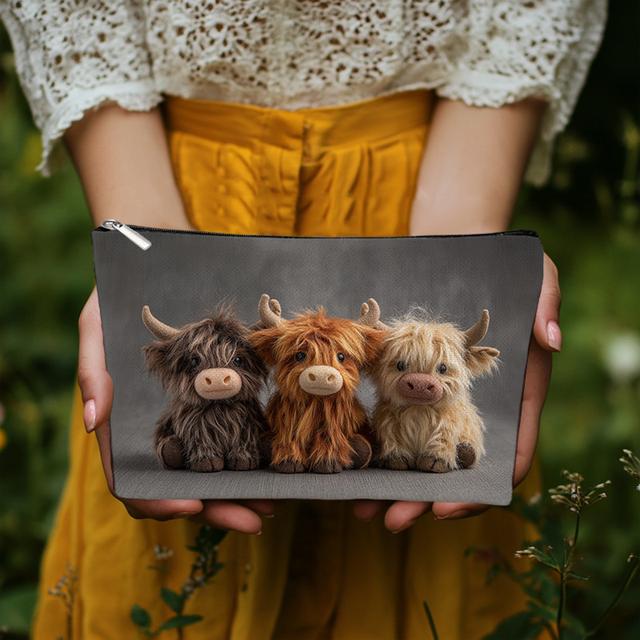 TEMU 1 Highland Cow Pouch, Ideal For Travel, Featuring A Zip Closure. A Compact And Lightweight Organizer For Makeup, Perfect For Vacations, Camping, And Outdoor Activities