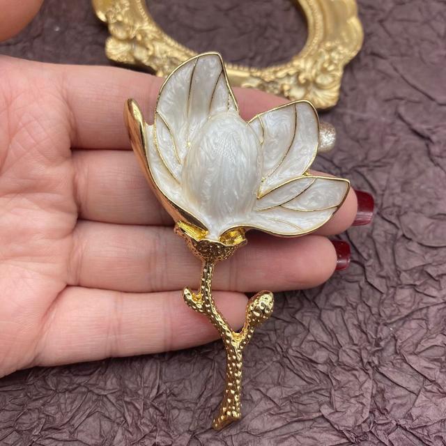 TEMU Women's Baroque Floral Brooch - Pin With Golden Branches, Vintage Jewelry For Everyday & Formal Events, Wedding, Party - Luxury Accessory, Garden Party Accessory, Silkiness Finish