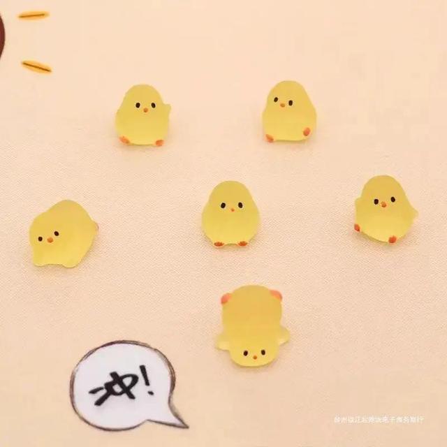 TEMU 20pcs Adorable Yellow Mini Figurines - Desk Decor & Kindergarten Gifts, Durable Abs Resin