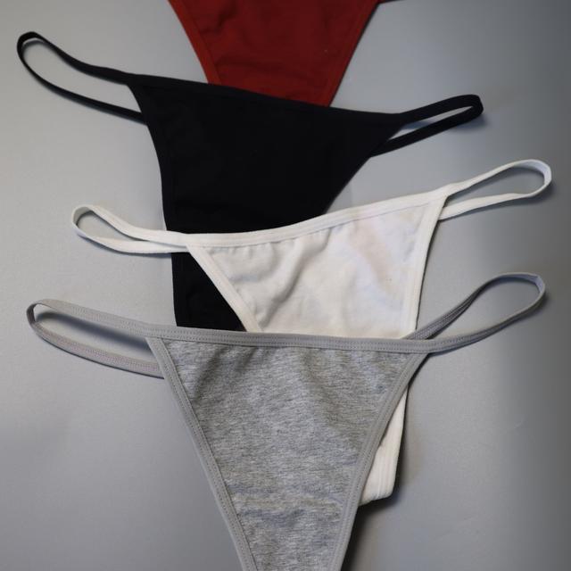 TEMU 4-Pak Damskie Stringi – Niskie, Miękkie i Wygodne, Jednokolorowe Majtki G-String (Czerwone, Czarne, Białe, Szare), Bielizna Intymna | Niskie Stringi | Miękka Tkanina, Urocza Bielizna