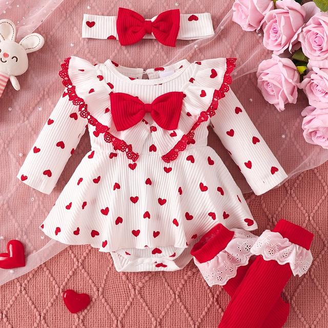 TEMU طقم بناتي حديث الولادة 3 قطع، فستان لطيف وسهل بتصميم قلب مع فيونكة، فستان عصري، جوارب مزينة بالدانتيل وطوق شعر بفيونكة P101979