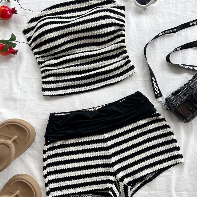 TEMU Conjunto de top corto bandeau fruncido a rayas y pantalones cortos de cintura baja para vacaciones de mujer, 2 piezas, ropa , ropa de playa, trajes , ropa de playa casual para vacaciones