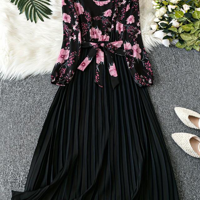 TEMU Plus Size, Zielgerichtete Entwicklung Plissiertes Blumenmuster Plus Size Damenkleid