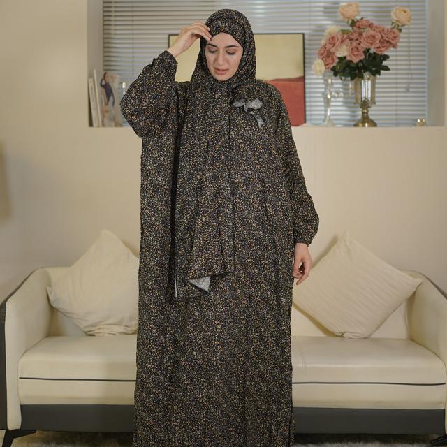 TEMU 's New Middle Eastern Traditional Attire Features A Stylish Robe For Women, With African Print