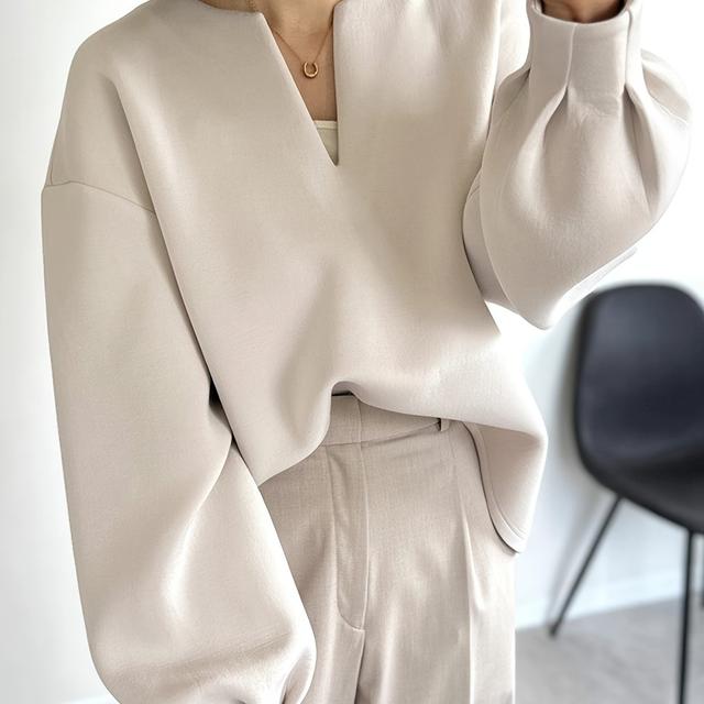 TEMU 【商品名】Vネックのショルダースタイルが特徴的なレディース長袖トップス。着心地が良く、着回しも楽しみができる、春、秋、冬のカジュアルにもオフィスにも合う、黒、ベージュ、グレーのバリエーションをご用意。