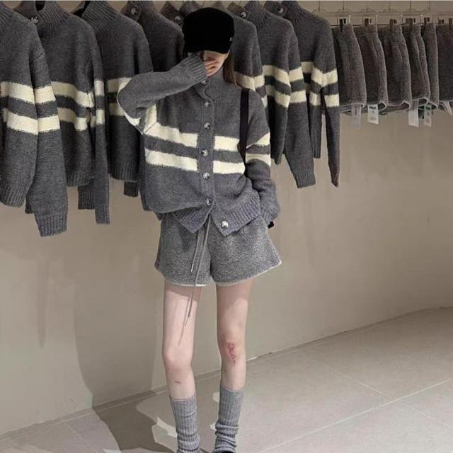 TEMU 春、秋、冬に適した、年齢を減す、カジュイルのコンカラー長袖カーディガンと女性用ファッショナブルなオールショーツの2ピースセット