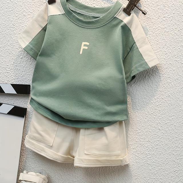 TEMU طقم شورت قصير الأكمام للأولاد حديثي الولادة مع طباعة F، ملابس صيفية عصرية بألوان متباينة، مثالية للخروج في الهواء الطلق.