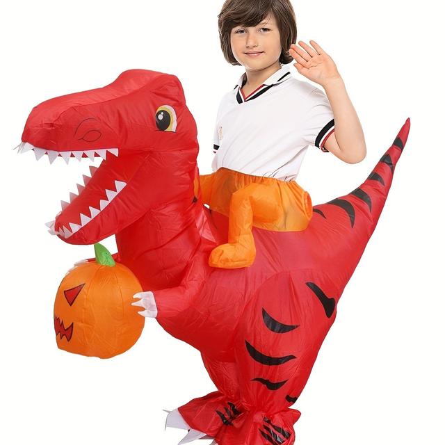 TEMU ديناصور قابل للنفخ لحفلة هالوين عبر الحدود، مع ديناصور صغير يحمل كوسة.