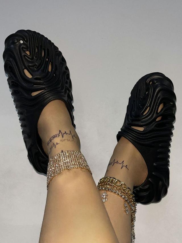 LW Cut Out Crocs Clogs Flats