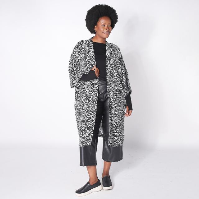 Shannon Passero Printed Kimono | Style: Black Print | Size: Small/Medium | by TSC