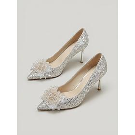 Dames sølvglimmer brudepumps, spidse stilettohæle med blomsterapplikation til bryllup og ceremoni receptionen