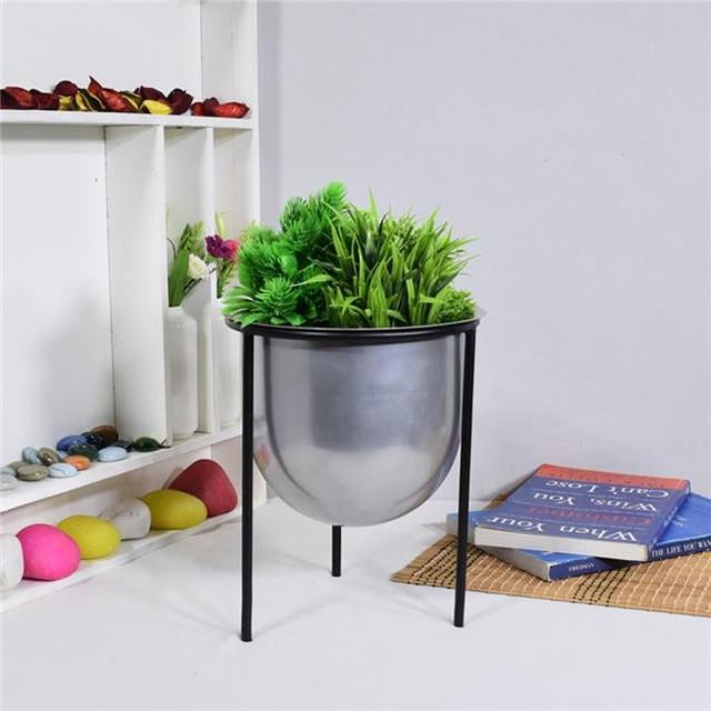 UBBBVK1009SC1HS 8.5 x 7.2 x 7.2 in. Handmade 100 Percent Iron Round Modern Planters Pot, Silver Coated
