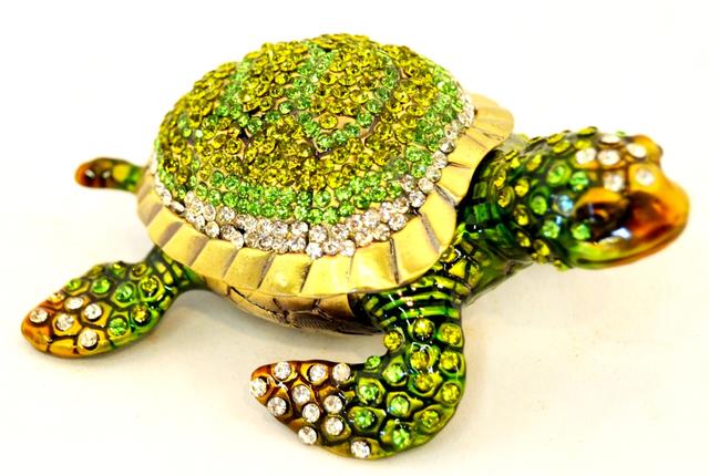 1131112B Bejeweled Sea Turtle Gold Plating Trinket Box - Swarovski Crystals & Enamel