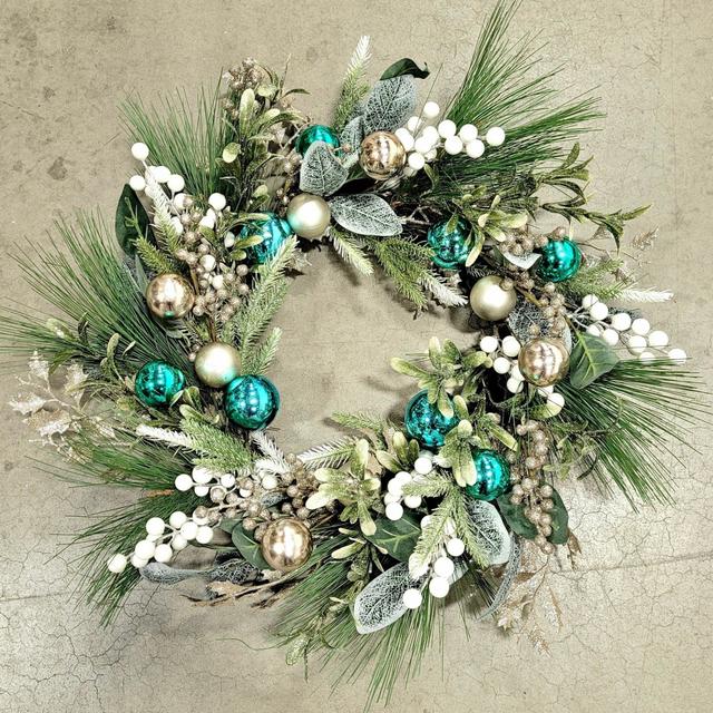 AI-FL7143-Q04 Green&#44; White Berries & Christmas Blue Balls Wreath - Set of 4