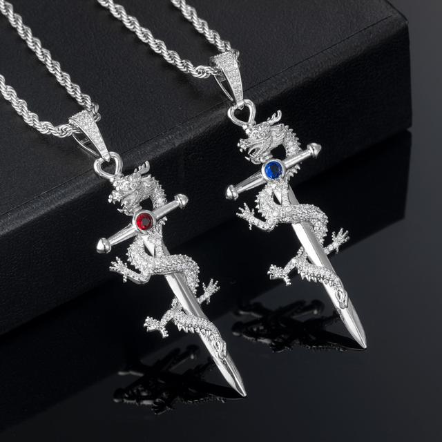 Pendentif épée de dragon glacé