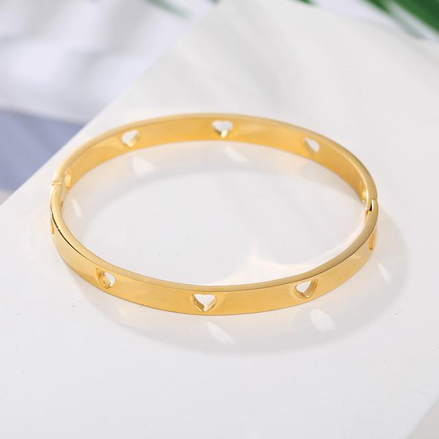 Bracelet coeur creux