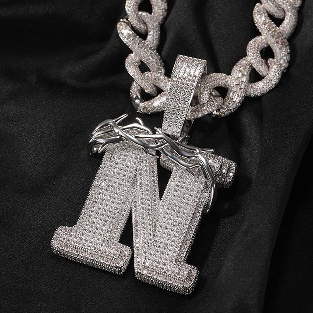 Pendentif lettre AZ Thorn glacé