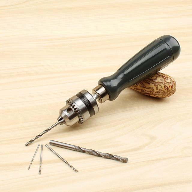 TEMU 핸드드릴 미니 수동 핸드드릴 핀바이스 드릴비트,5개 드릴 포함,핸드 드릴 5종 미니 핸드드릴,펀치 미니어처 핸드 드릴 DIY 드릴 공구,다양한 소재에 적합한 수동 드릴입니다 미끄럼 방지 손잡이 잡기에 편리하다 질기고 미끄러지지 않다 알루미늄 합금 재질 핸드 드릴