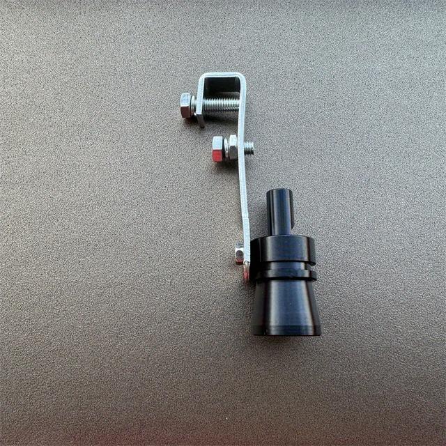 TEMU Egy fekete alumínium autó turbó síp, mely , menő hangulattal és lenyűgöző hanghatásokkal rendelkezik. Egy személyre szabott kiegészítő autó tuningokhoz, fekete alumíniumból, különböző méretekben.